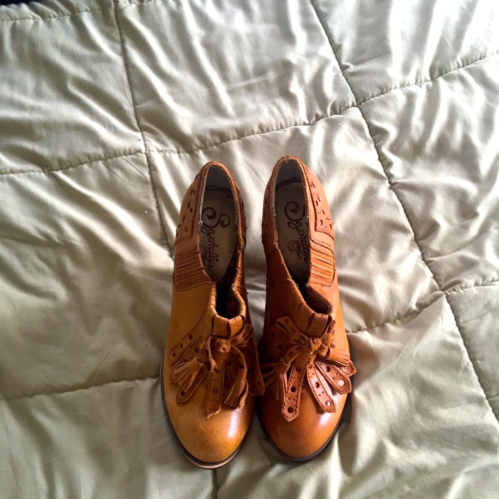 Brand New. Seychelles shoes size 6